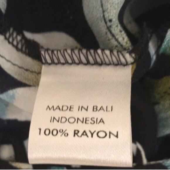 Walker & Wade 
Ibiza Dress Black Floral Ruffle Hem‎ Long Sleeve 
Size Medium - Picture 7 of 9